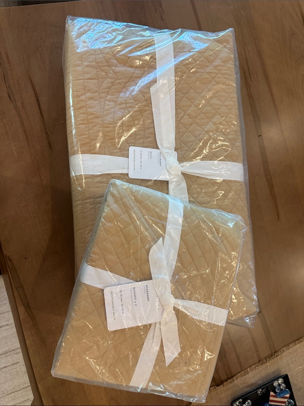 Pottery Barn Heirloom Scalloped Quilted Bedspread Set with shams in Harvest Gold